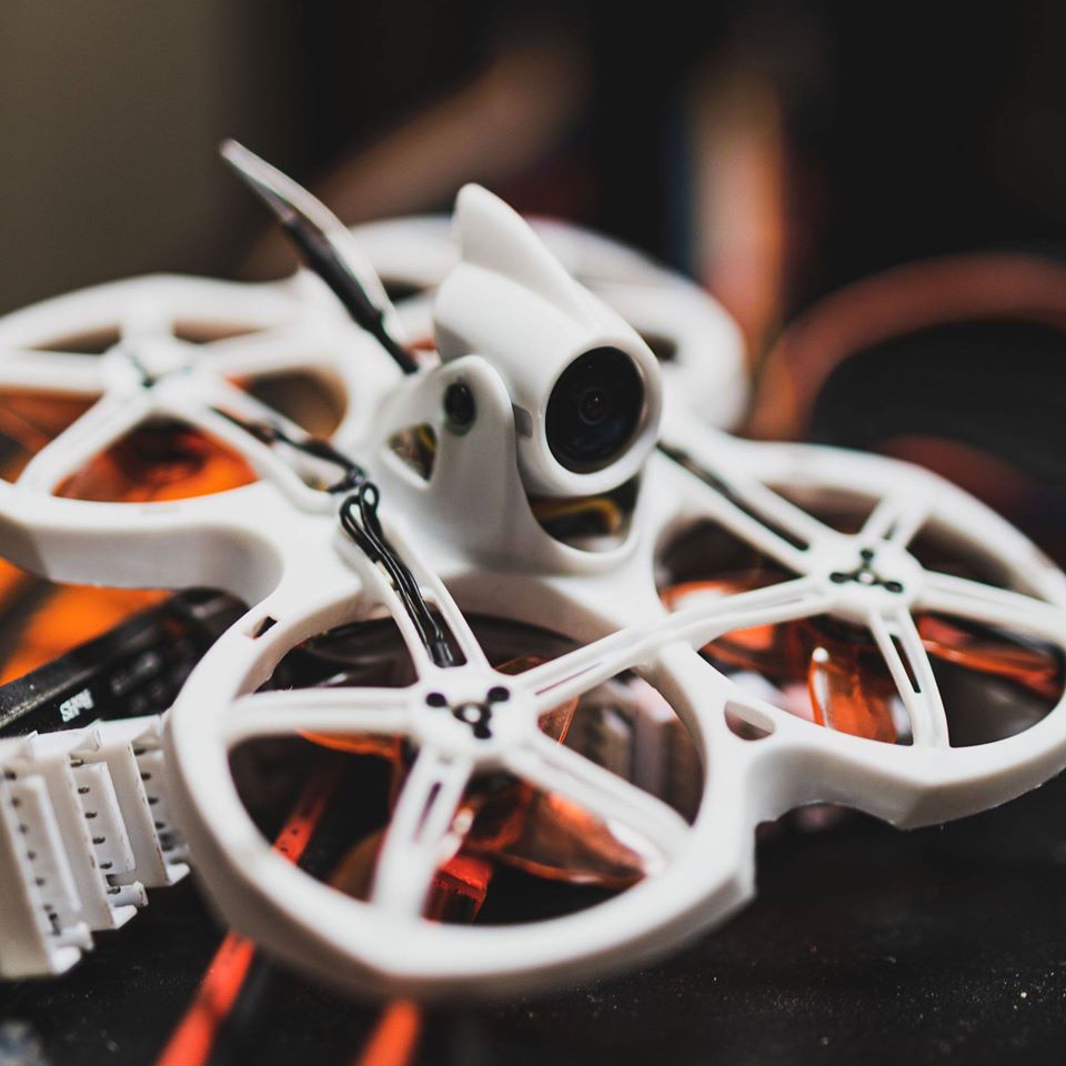 Emax Tinyhawk II 2 RTF FPV Rac - مراجعة Rc Helicopter Charger وسعره